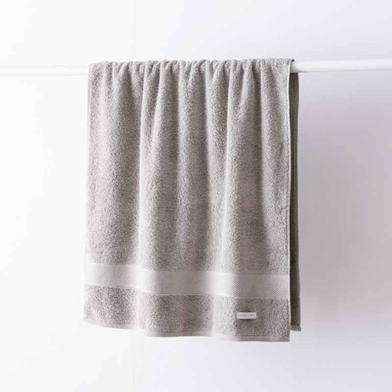 Toalla De Baño Hebra Milan 700 Gramos Gris