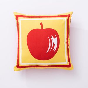 Cojín 40x40 Cm Amarillo con Manzana Roja Benetto 1 Pz